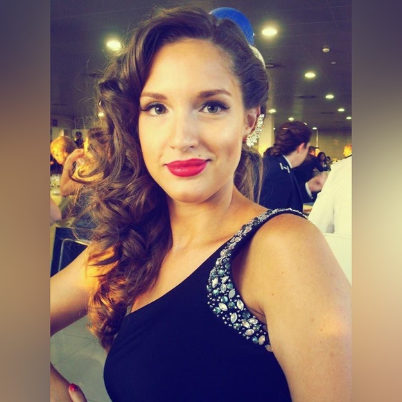 Black formal gown - Picture 2 of 2